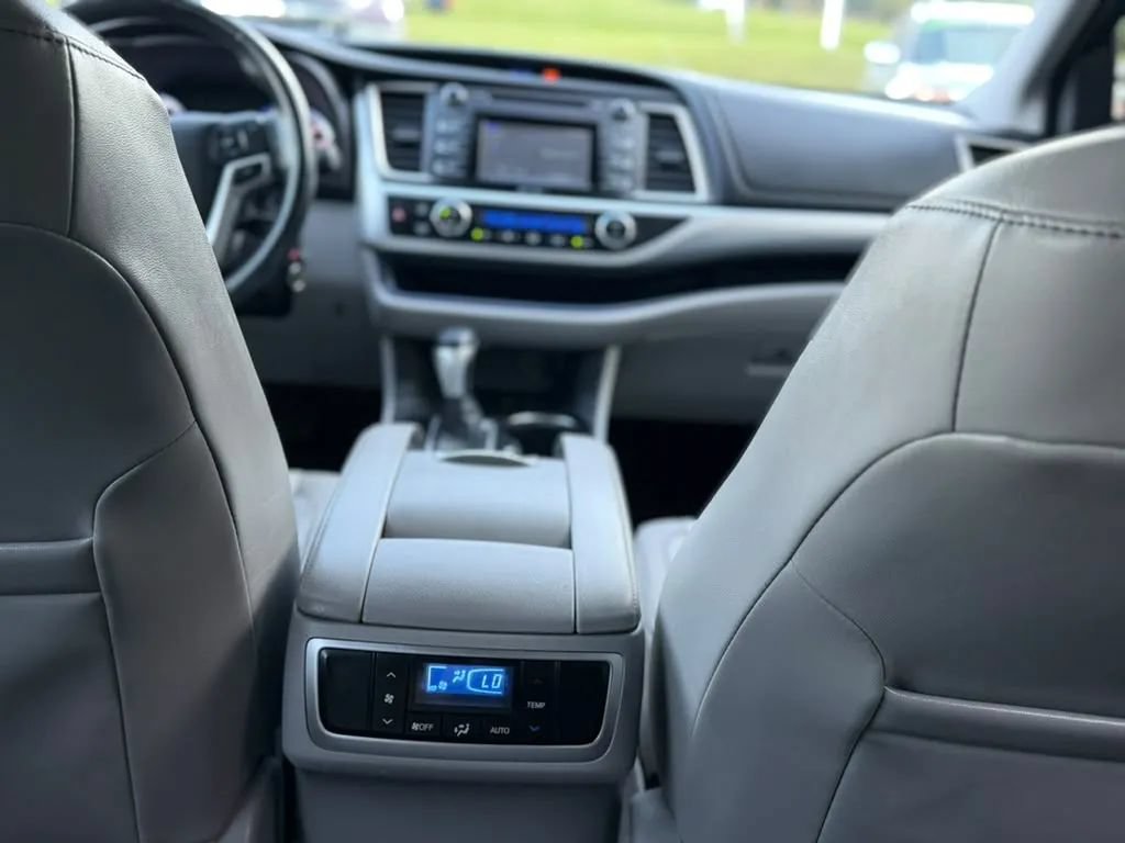 Used 2015 Toyota Highlander Plus AWD/4WD image 17