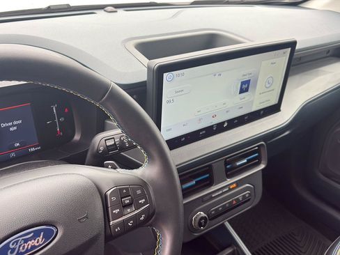 Used 2025 Ford Maverick Lobo AWD/4WD image 17