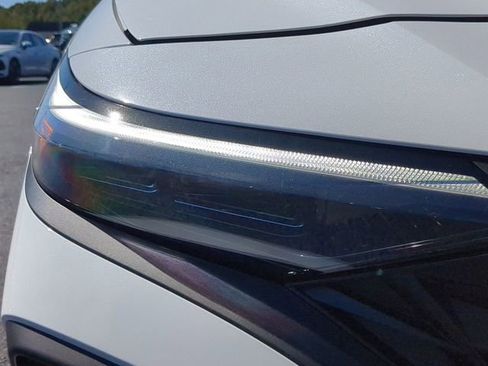 Certified 2025 Hyundai Elantra SE image 9