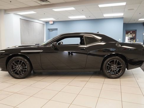 Used 2019 Dodge Challenger SXT w/ Driver Convenience Group image 2