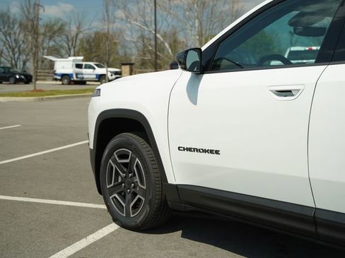 New 2026 Jeep Cherokee Limited image 36