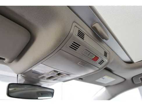 Used 2025 Volkswagen Jetta SE w/ Sunroof Package FWD image 21