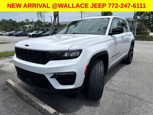 Used 2023 Jeep Grand Cherokee Limited w/ Black Appearance Package AWD/4WD image 2