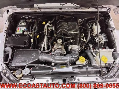 Used 2012 Jeep Wrangler Unlimited Sahara w/ Dual Top Group AWD/4WD image 9