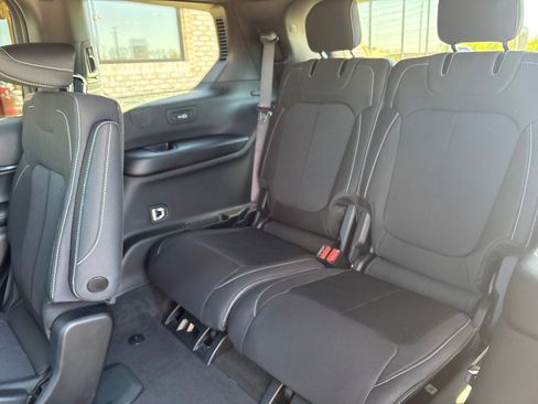 New 2025 Jeep Grand Cherokee L Laredo image 5