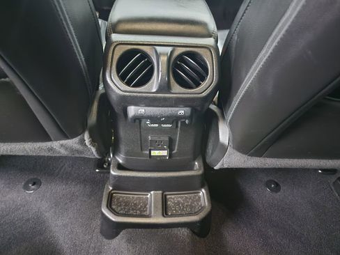 Used 2021 Jeep Wrangler Unlimited Sahara image 24