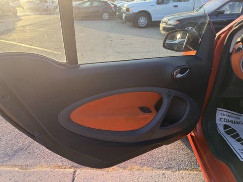 Used 2016 smart fortwo passion image 9