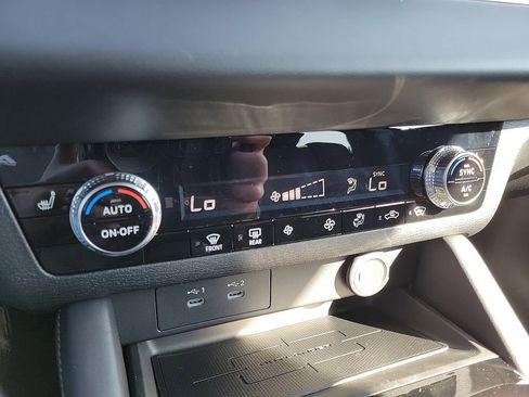 New 2026 Mitsubishi Outlander ES image 17