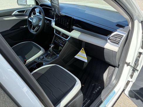 New 2026 Volkswagen Taos SE image 36
