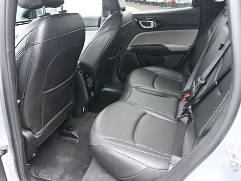Used 2025 Jeep Compass Limited image 16