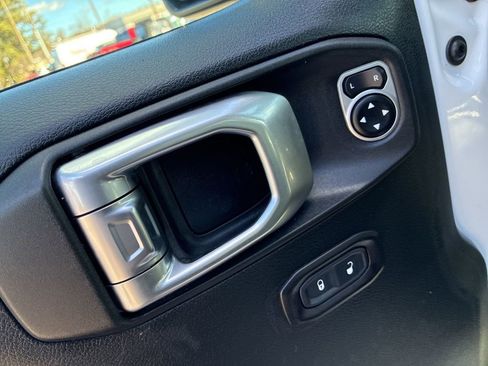 Used 2019 Jeep Wrangler Sport image 12