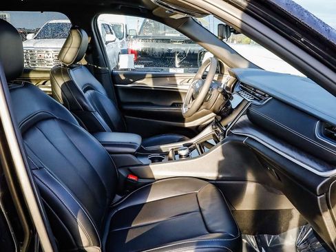 Certified 2024 Jeep Grand Cherokee L Limited w/ Luxury Tech Group II image 21