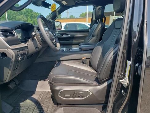 Used 2024 Jeep Wagoneer L Series III w/ Premium Group I AWD/4WD image 10