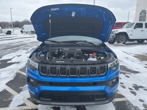 New 2025 Jeep Compass Latitude w/ Convenience Group AWD/4WD image 30