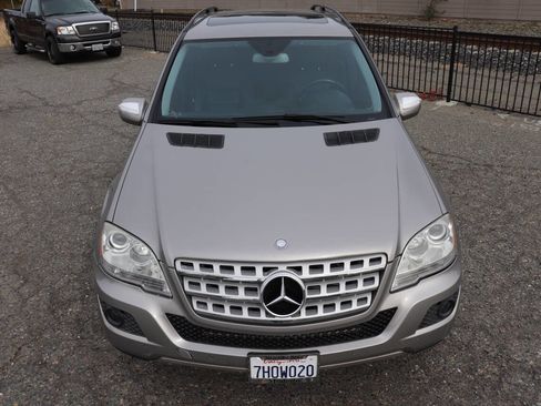 Used 2009 Mercedes-Benz ML 320 BlueTEC 4MATIC image 2