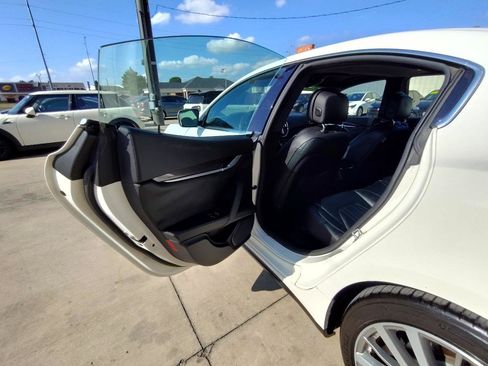 Used 2016 Maserati Ghibli RWD image 32