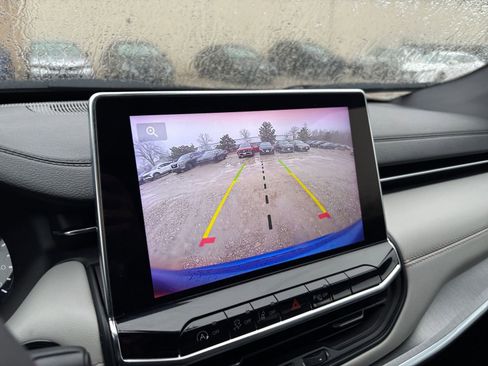 Used 2025 Jeep Compass Limited image 25