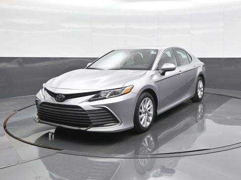 Certified 2023 Toyota Camry LE FWD image 3