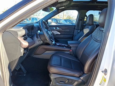 Used 2025 Ford Explorer Platinum w/ Ultimate Package image 14