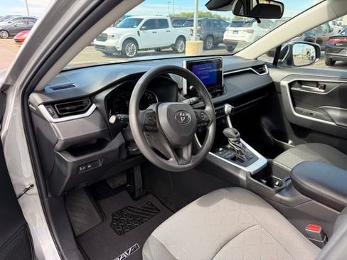 Used 2023 Toyota RAV4 XLE AWD/4WD image 5