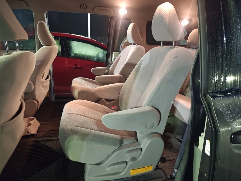 Used 2011 Toyota Sienna LE w/ Towing Pkg AWD/4WD image 13