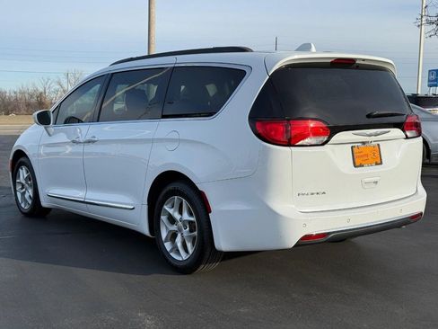 Used 2017 Chrysler Pacifica Touring-L w/ Tire & Wheel Group image 5