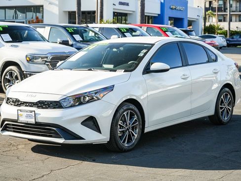 Used 2024 Kia Forte LXS FWD image 3