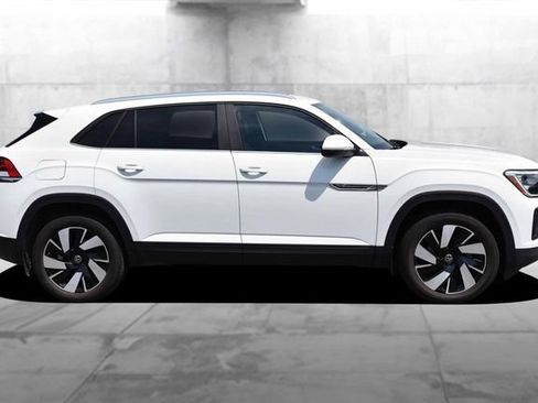 Certified 2024 Volkswagen Atlas Cross Sport SE w/ Panoramic Sunroof Package AWD/4WD image 5