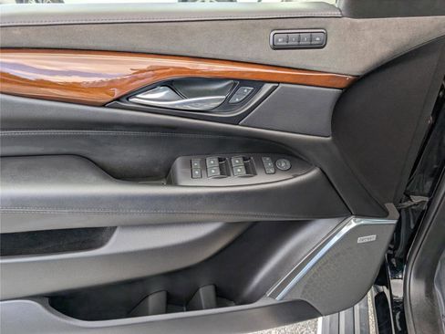 Used 2019 Cadillac Escalade Premium Luxury image 22