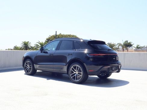 Certified 2026 Porsche Macan AWD/4WD image 3