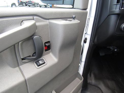 Used 2023 GMC Savana 2500 w/ Driver Convenience Package image 17