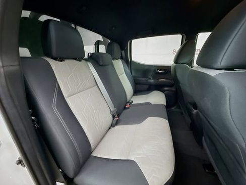Used 2022 Toyota Tacoma TRD Off-Road image 25