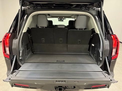 New 2025 Ford Expedition Active image 35