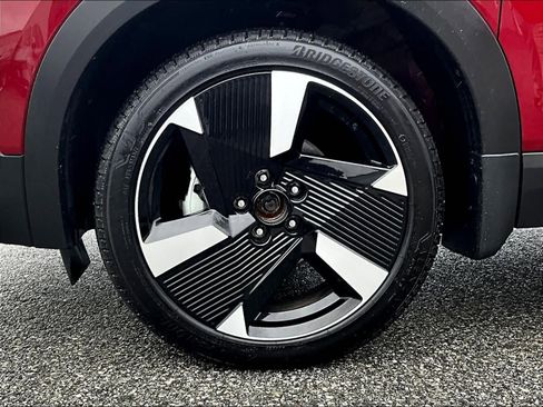 Used 2025 Nissan Kicks SR w/ SR Premium Package image 7