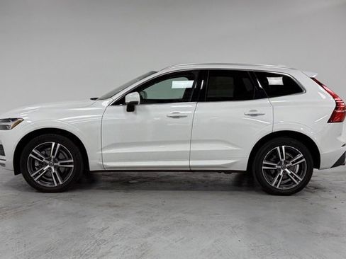 Used 2021 Volvo XC60 T6 Momentum image 2