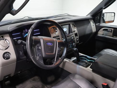 Used 2017 Ford Expedition XLT w/ Equipment Group 202A AWD/4WD image 16