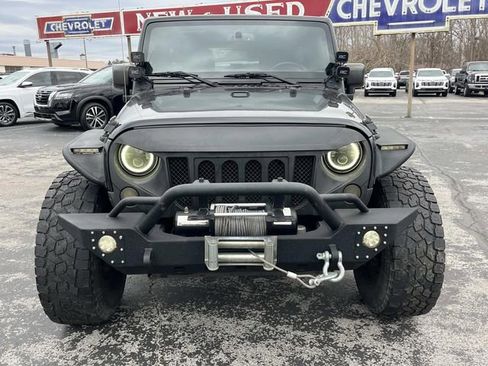 Used 2016 Jeep Wrangler Unlimited Sahara w/ Connectivity Group AWD/4WD image 8