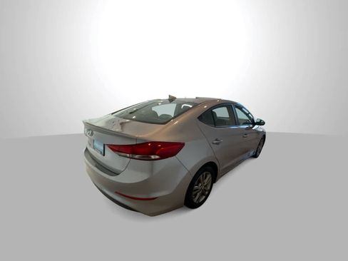Used 2017 Hyundai Elantra SE image 8