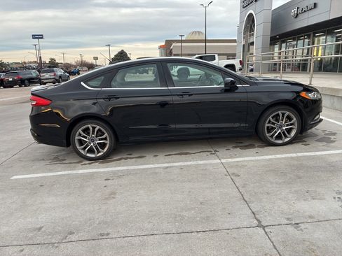 Used 2017 Ford Fusion SE w/ Equipment Group 201A image 6