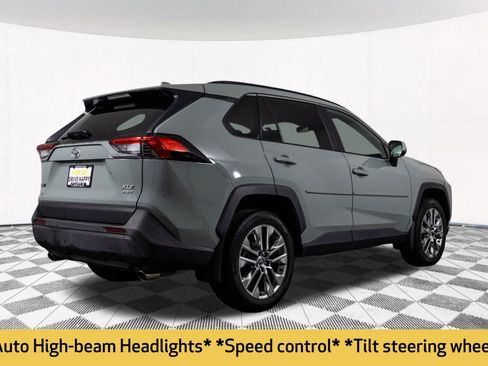 Used 2021 Toyota RAV4 XLE Premium image 16