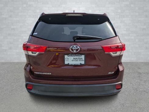Used 2018 Toyota Highlander SE image 6