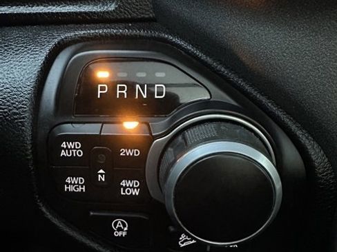 Used 2021 RAM 1500 Big Horn w/ Built-to-serve Edition image 12