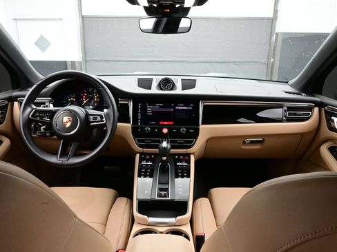 Certified 2025 Porsche Macan AWD/4WD image 20