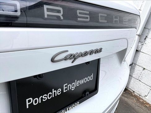 Certified 2023 Porsche Cayenne Platinum Edition AWD/4WD image 13
