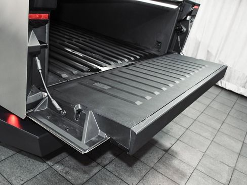 Used 2025 Tesla Cybertruck AWD Crew Cab image 85