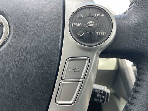 Used 2014 Toyota Prius V Five image 16