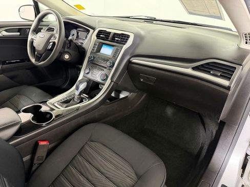 Used 2016 Ford Fusion SE FWD image 25