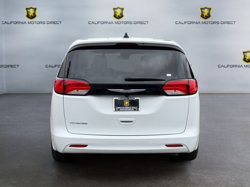 Used 2023 Chrysler Voyager LX FWD image 3