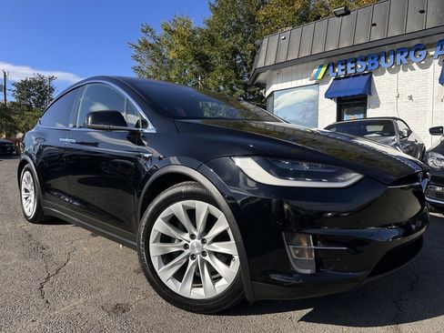 Used 2018 Tesla Model X 75D image 1