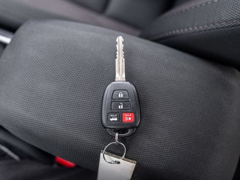Used 2019 Toyota Corolla LE FWD image 30